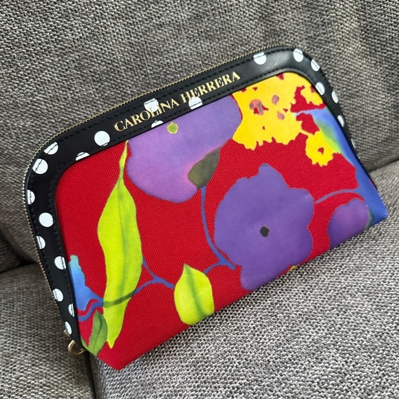 Carolina Herrera Red Floral Women's Makeup Bag Pouch New - Picture 4 of 12